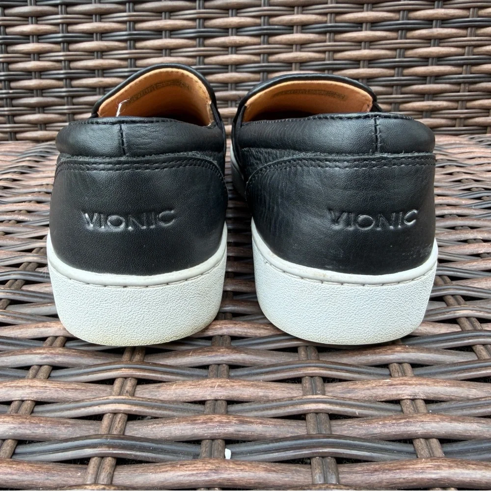 Vionic Demetra‎ Black Leather Slip On Loafer Sneakers Women's Size 7 Chic